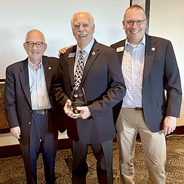 Bud Starker receives award